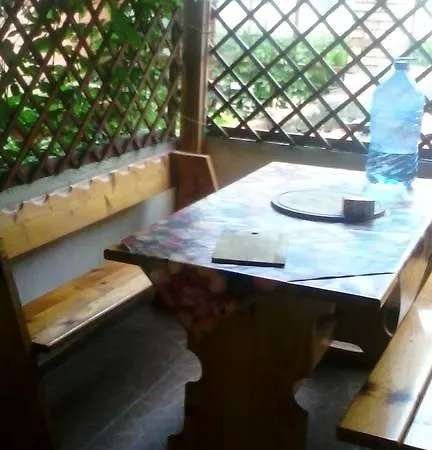 Rosi Guest house